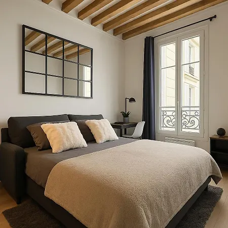 Havre De Paix Aux Champs-elysées *